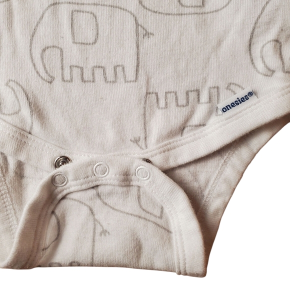 White Baby Gerber Onesie With Gray Elephant Print. 3-6 mo. B0024 - Picture 4 of 9